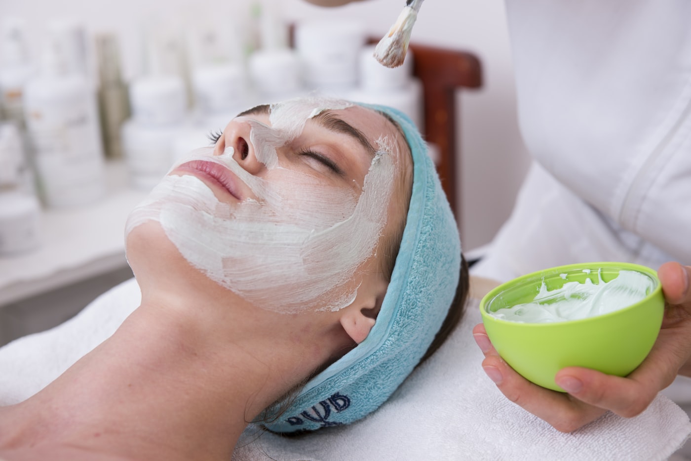 Calm spa wellness setting related to skin and lifestyle coaching